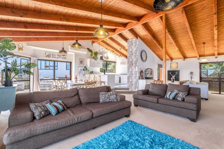 Photo of property in 10 The Crowsnest, Whitby, Porirua, 5024