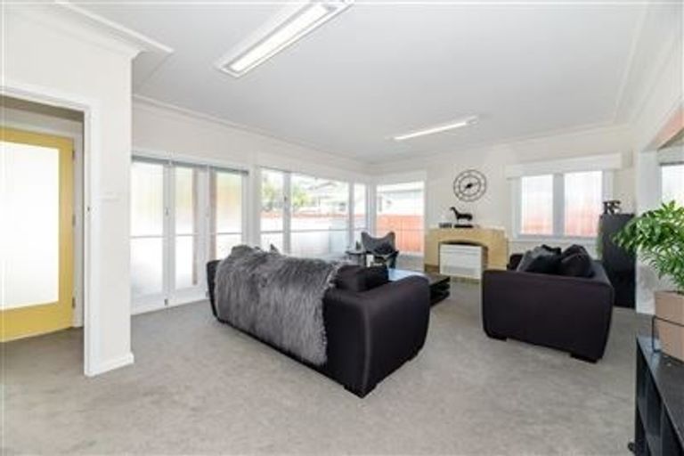 Photo of property in 47 Miro Street, New Lynn, Auckland, 0600