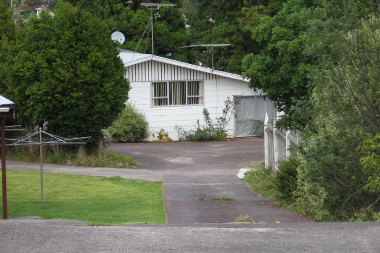 Photo of property in 6a Lambrown Drive, Totara Vale, Auckland, 0629