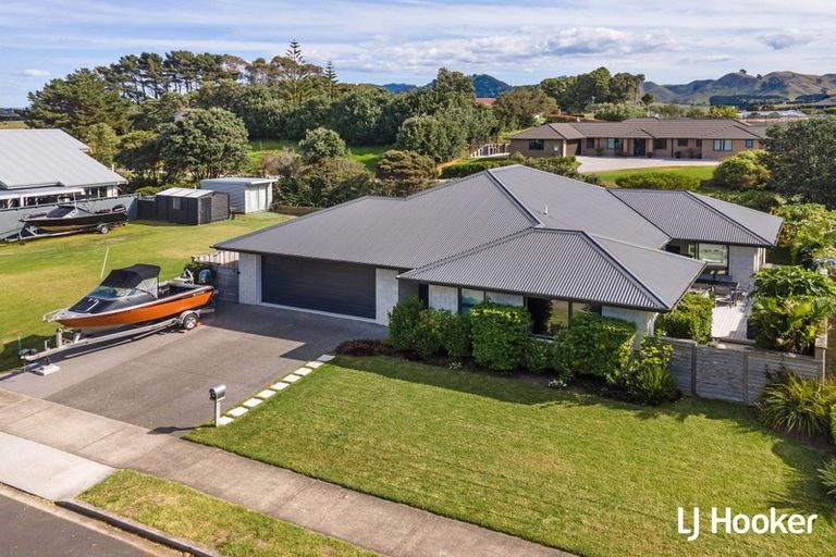 Photo of property in 11 Ian Place, Waihi Beach, 3611