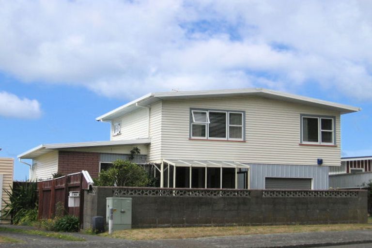 Photo of property in 33 Priscilla Crescent, Kingston, Wellington, 6021
