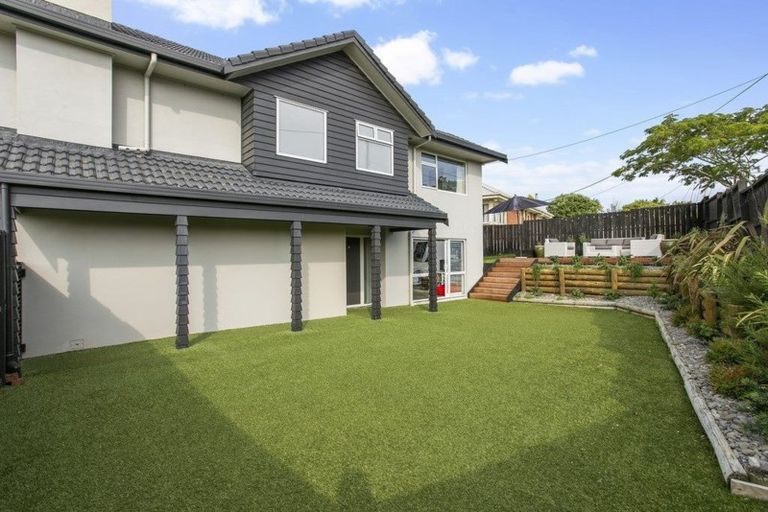 Photo of property in 1/127 Churchill Road, Rothesay Bay, Auckland, 0630