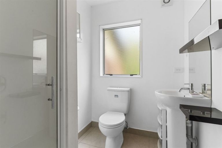 Photo of property in 21a Pavola Grove, Glenfield, Auckland, 0629