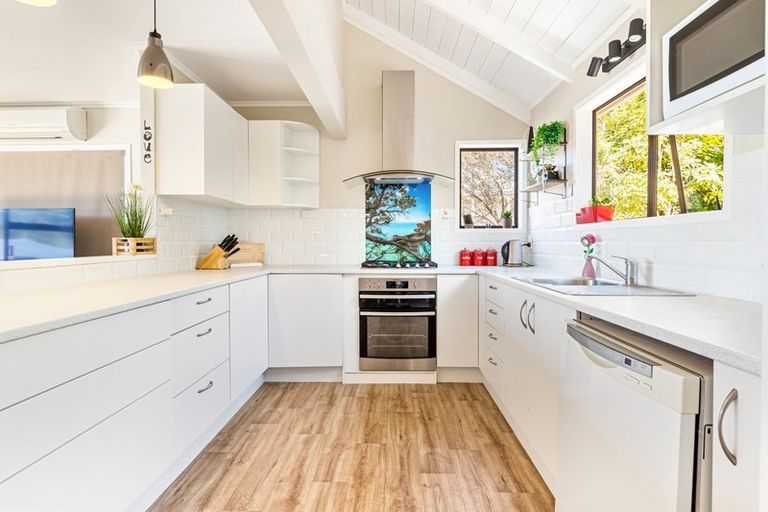 Photo of property in 5 Lorena Place, West Harbour, Auckland, 0618