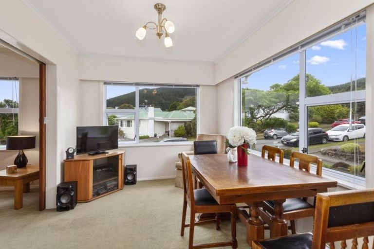 Photo of property in 64 Raroa Terrace, Tawa, Wellington, 5028
