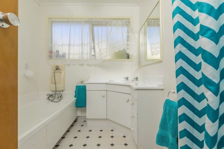 Photo of property in 78 Powrie Street, Glenfield, Auckland, 0629