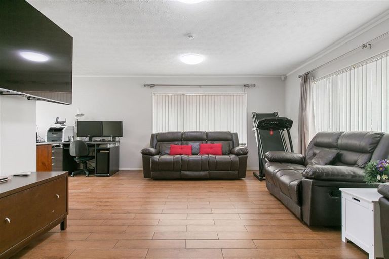 Photo of property in 295 Bucklands Beach Road, Bucklands Beach, Auckland, 2012