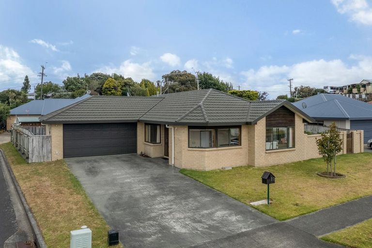 Photo of property in 22 Lorna Irene Drive, Raumati South, Paraparaumu, 5032