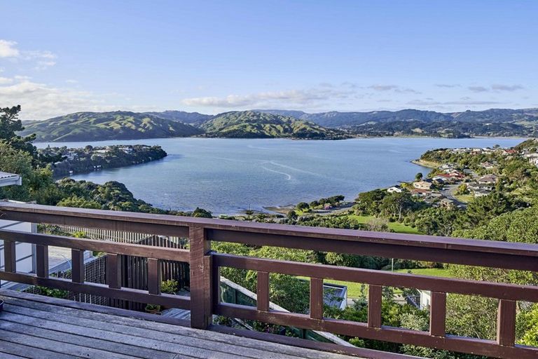 Photo of property in 105 Kahu Road, Paremata, Porirua, 5024