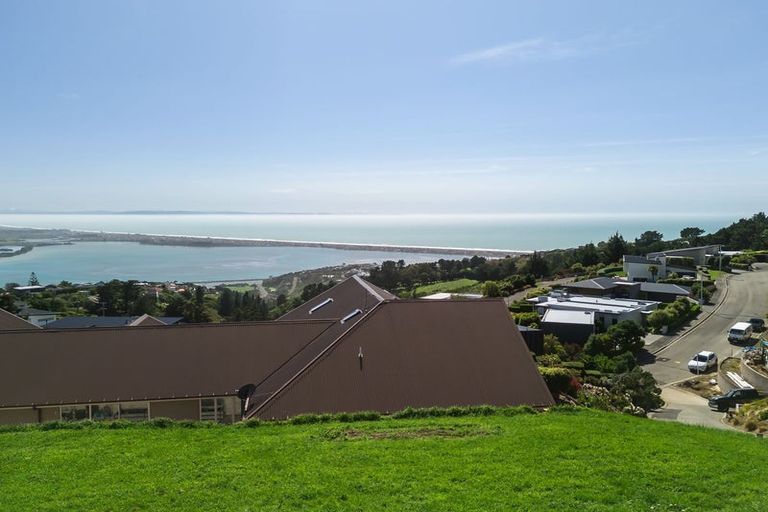 Photo of property in 4 Bluewater View, Mount Pleasant, Christchurch, 8081