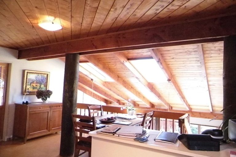 Photo of property in 5 Kekeno Grove, Tirohanga, Lower Hutt, 5010