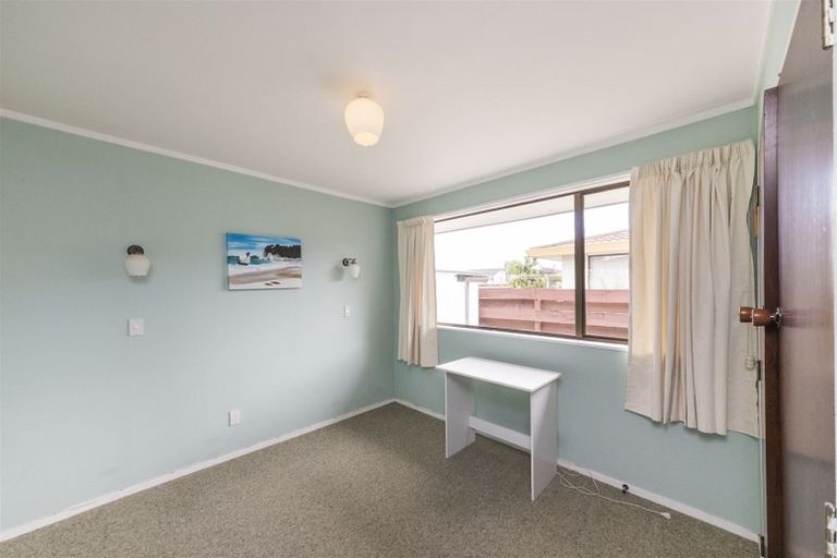 Photo of property in 2b Droylsden Place, Palmerston North, 4410