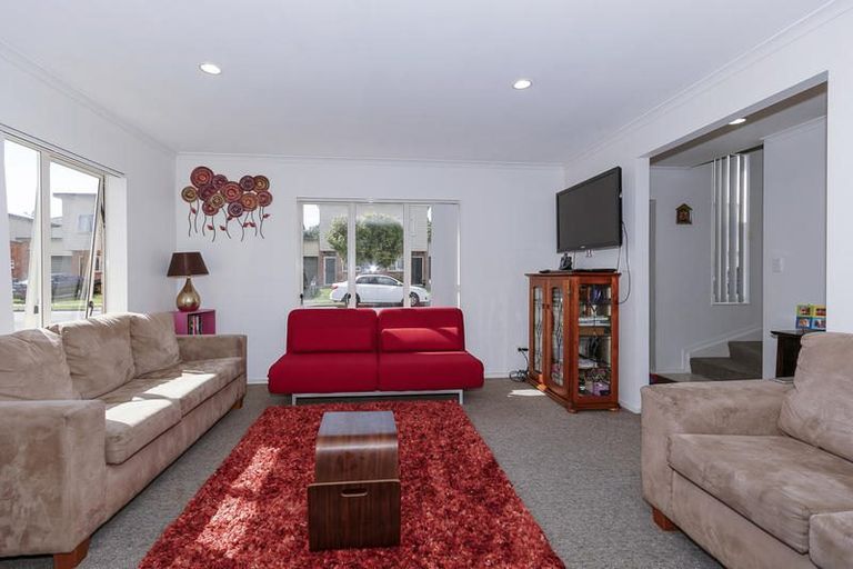 Photo of property in 9 Brashier Circle, Sunnyvale, Auckland, 0612