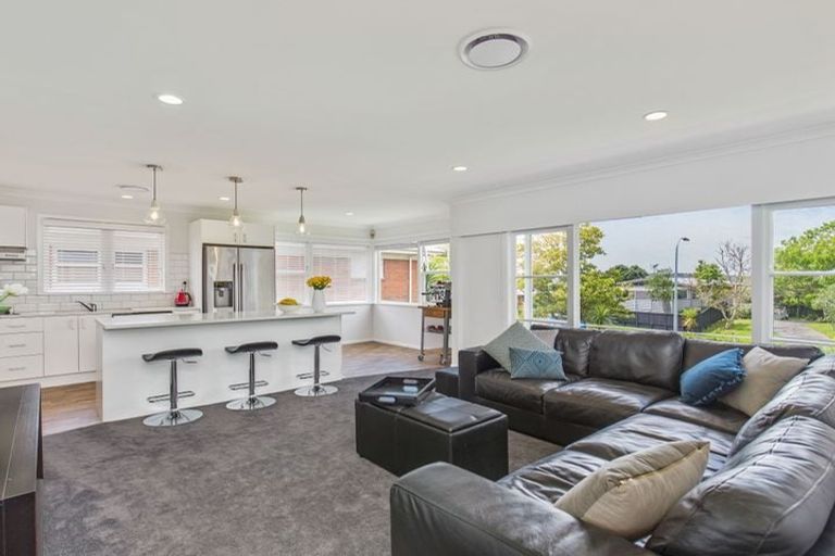 Photo of property in 4 Portadown Avenue, Pakuranga Heights, Auckland, 2010