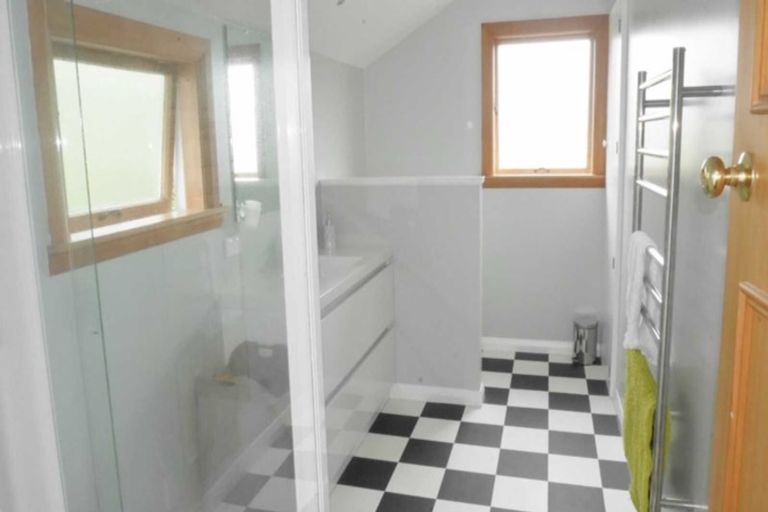 Photo of property in 22 Saint Andrews Square, Strowan, Christchurch, 8052