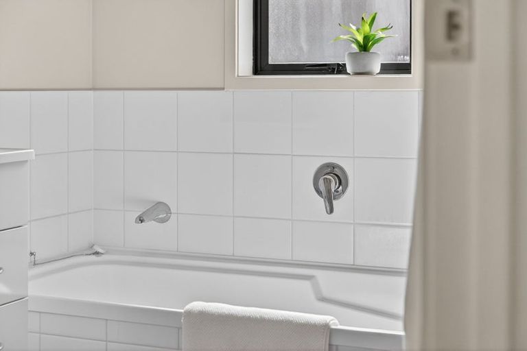 Photo of property in 61d Sabulite Road, Kelston, Auckland, 0602