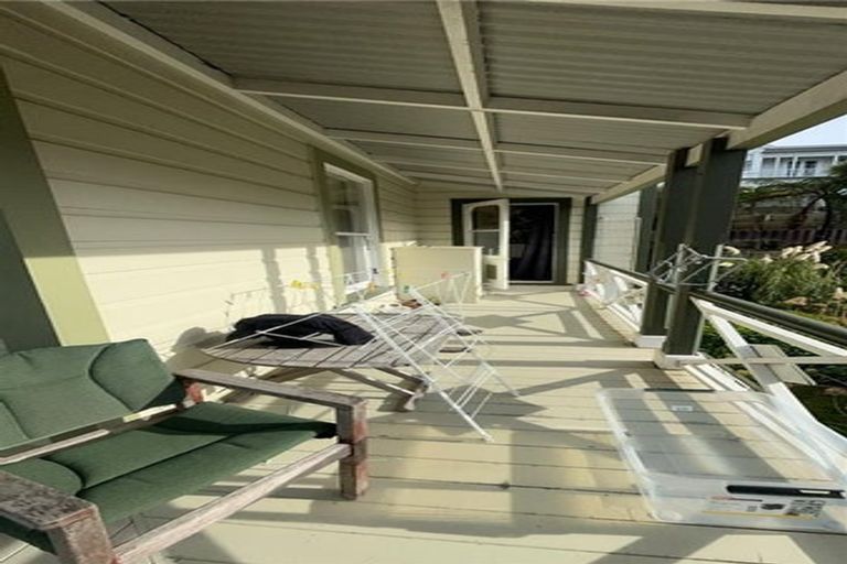 Photo of property in 1/14 Clifton Terrace, Kelburn, Wellington, 6012