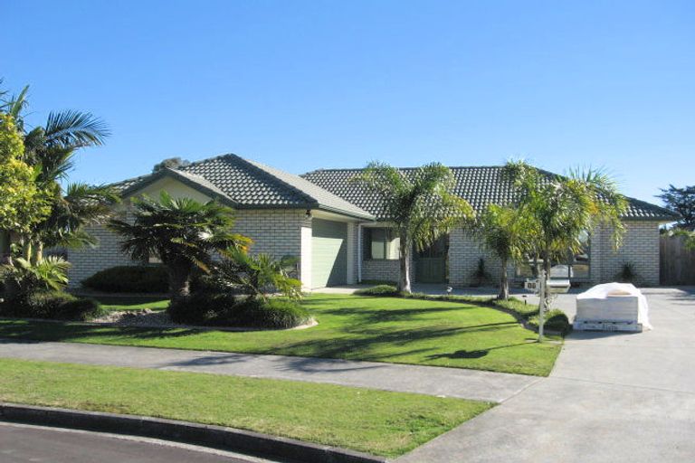 Photo of property in 17 Crannog Fen, Wattle Downs, Auckland, 2103
