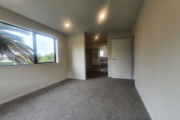 Photo of property in 3d Datura Place, Sunnynook, Auckland, 0620