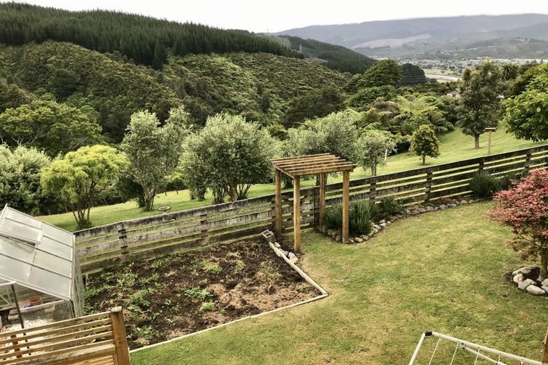 Photo of property in 9 Mcewen Crescent, Riverstone Terraces, Upper Hutt, 5018