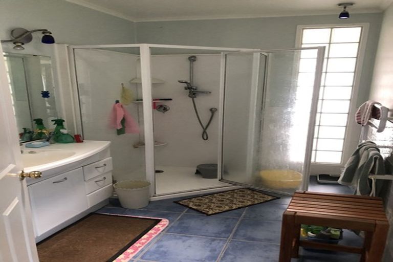 Photo of property in 125 Millbrook Road, Sunnyvale, Auckland, 0612