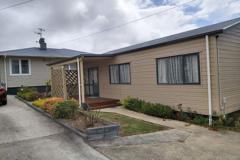 Photo of property in 6 Rickards Place, New Lynn, Auckland, 0600