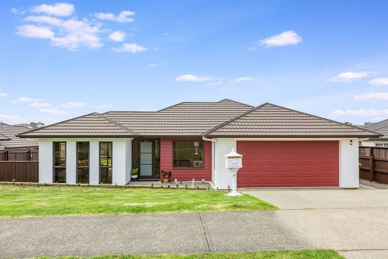 Photo of property in 17 Tongariro Drive, Aotea, Porirua, 5024