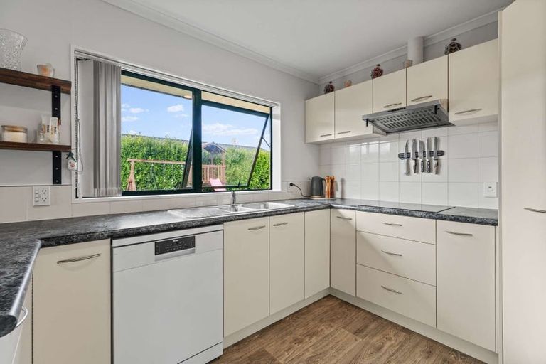 Photo of property in 11 O'sullivan Place, Waiuku, 2123