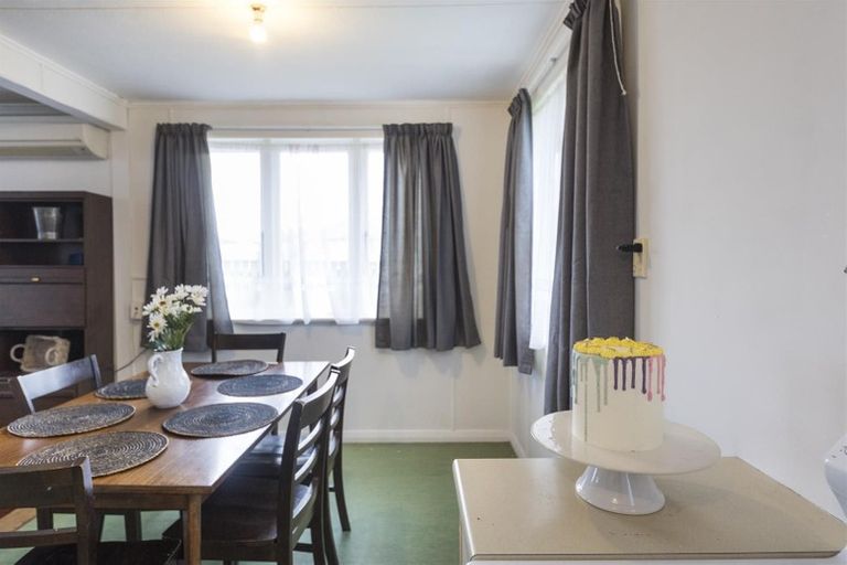 Photo of property in 9 Holland Crescent, Bulls, 4818