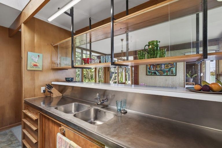 Photo of property in 9 Whitby Place, Westown, New Plymouth, 4310