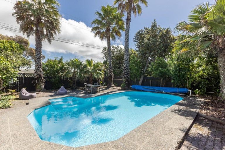 Photo of property in 243 Clifton Road, Te Awanga, 4102