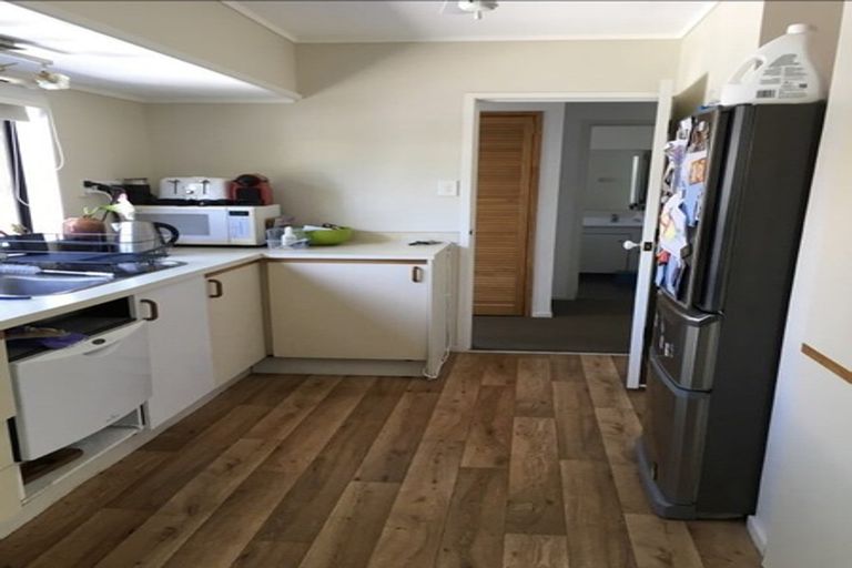 Photo of property in 1/4 Posa Avenue, Henderson, Auckland, 0612