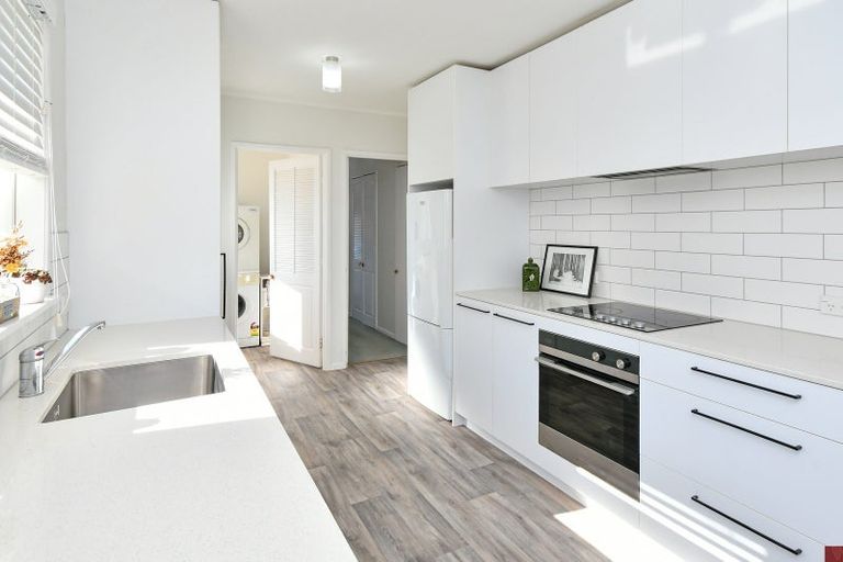 Photo of property in 5 Grimshaw Place, Henderson, Auckland, 0612