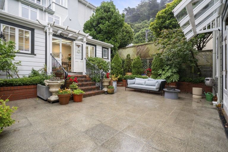 Photo of property in 17 Park Street, Thorndon, Wellington, 6011