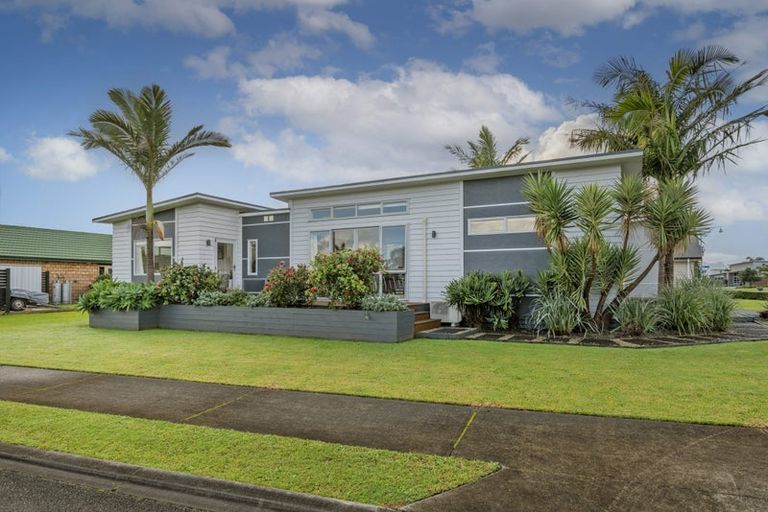 Photo of property in 2 Pelican Place, Whitianga, 3510