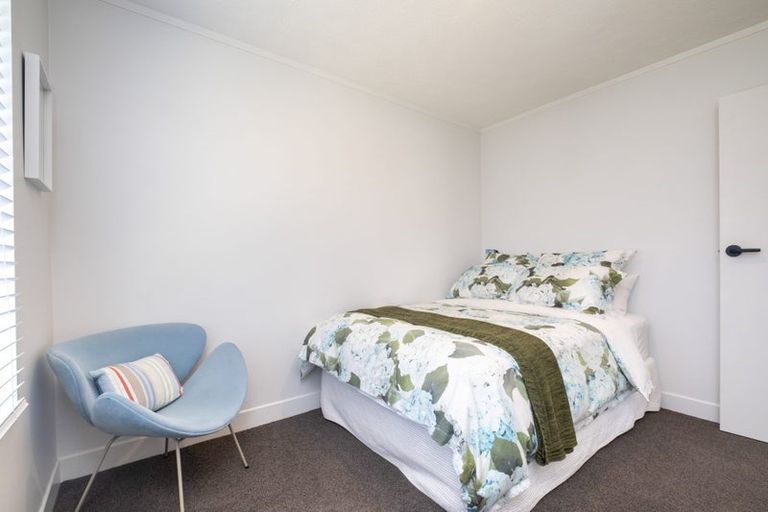 Photo of property in 1 Lowther Place, Taradale, Napier, 4112