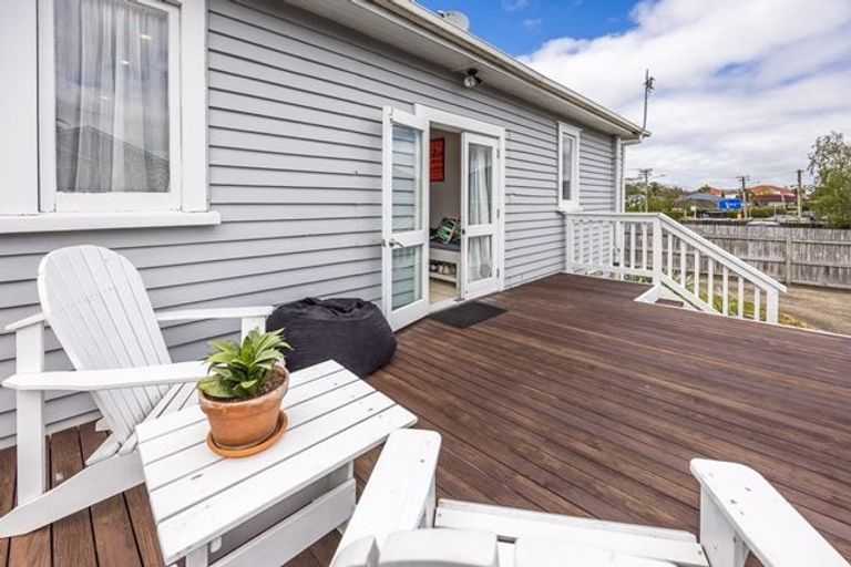 Photo of property in 22 Te Atatu Road, Te Atatu South, Auckland, 0610