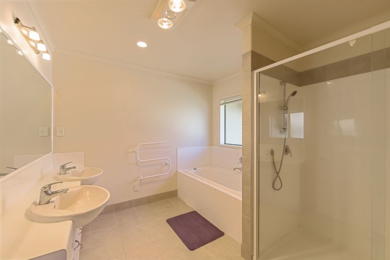 Photo of property in 33 Fingal Way, Gulf Harbour, Whangaparaoa, 0930