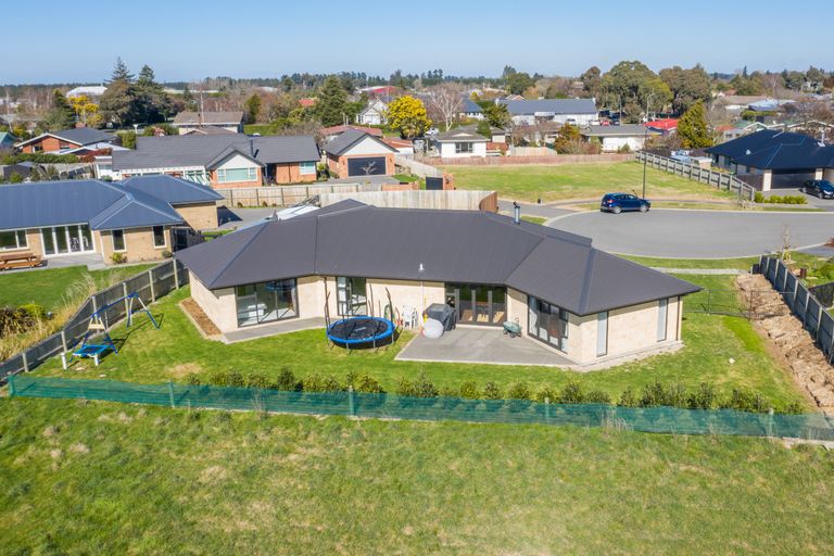 Photo of property in 7 Dundee Close, Darfield, 7510