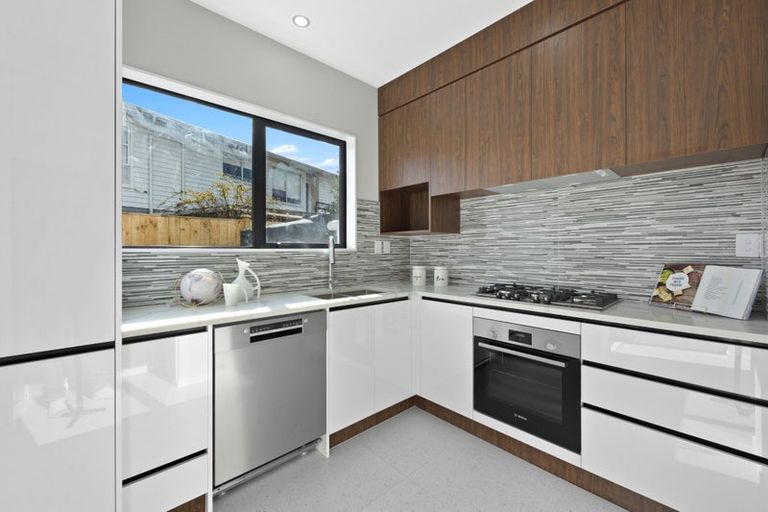 Photo of property in 28a Studfall Street, Pakuranga Heights, Auckland, 2010