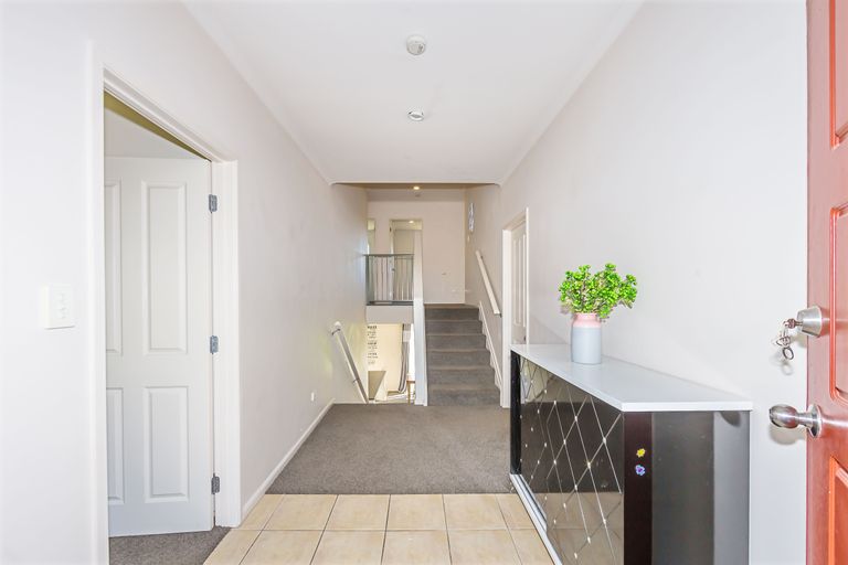 Photo of property in 33 Fingal Way, Gulf Harbour, Whangaparaoa, 0930