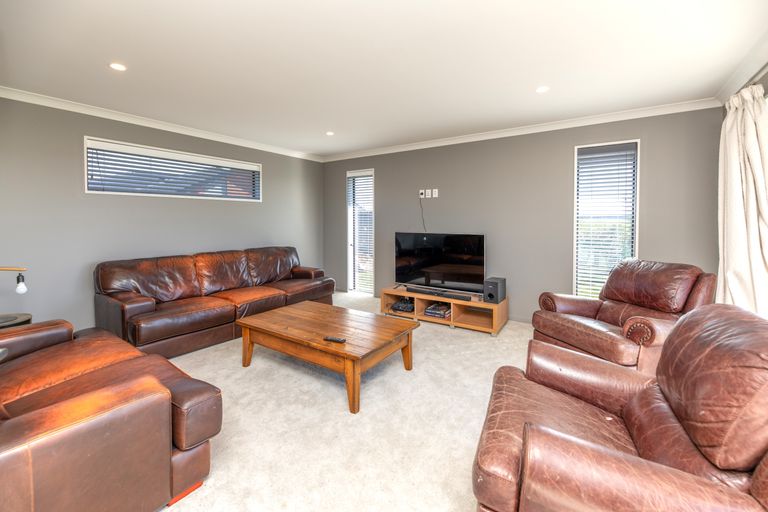 Photo of property in 7 Dundee Close, Darfield, 7510