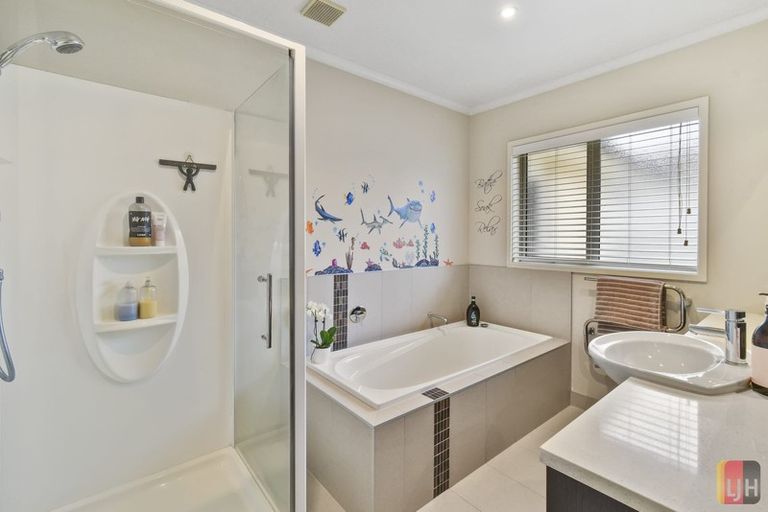 Photo of property in 242 Harbourside Drive, Karaka, Papakura, 2113