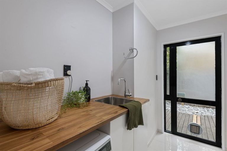 Photo of property in 9a Whareora Terrace, Cashmere, Christchurch, 8022