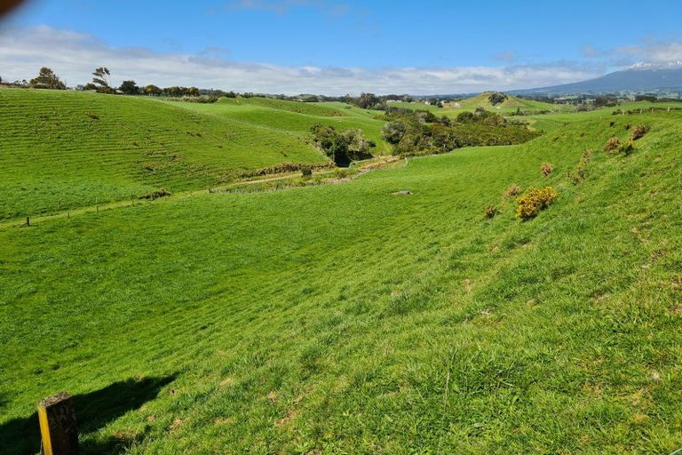 Photo of property in 629 South Road, Omata, New Plymouth, 4374