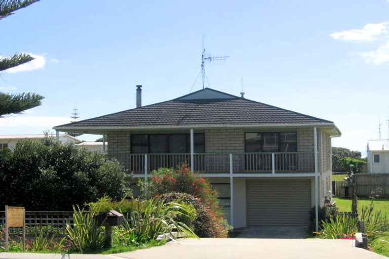 Photo of property in 229 Seaforth Road, Waihi Beach, 3611
