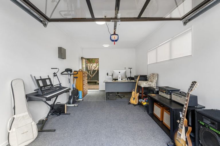 Photo of property in 2/9 Perendale Close, Somerville, Auckland, 2014