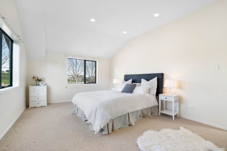 Photo of property in 28 Graham Collins Drive, Windsor Park, Auckland, 0632