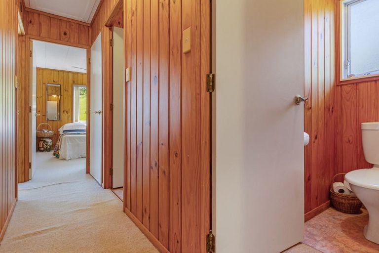 Photo of property in 42 Stratford Drive, Cable Bay, 0420