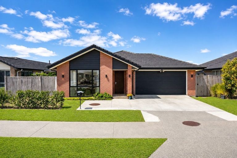 Photo of property in 30 Waituarua Drive, Takanini, 2112
